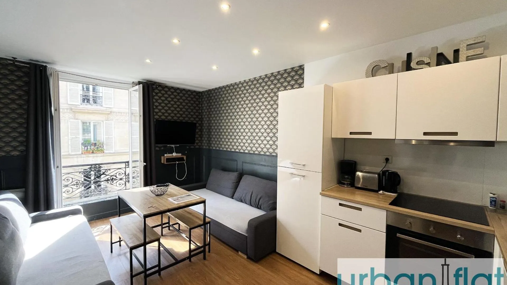 Urban Flat 18 - Charming 2bdr Parisian Paris